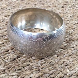 Flower bangle bracelet